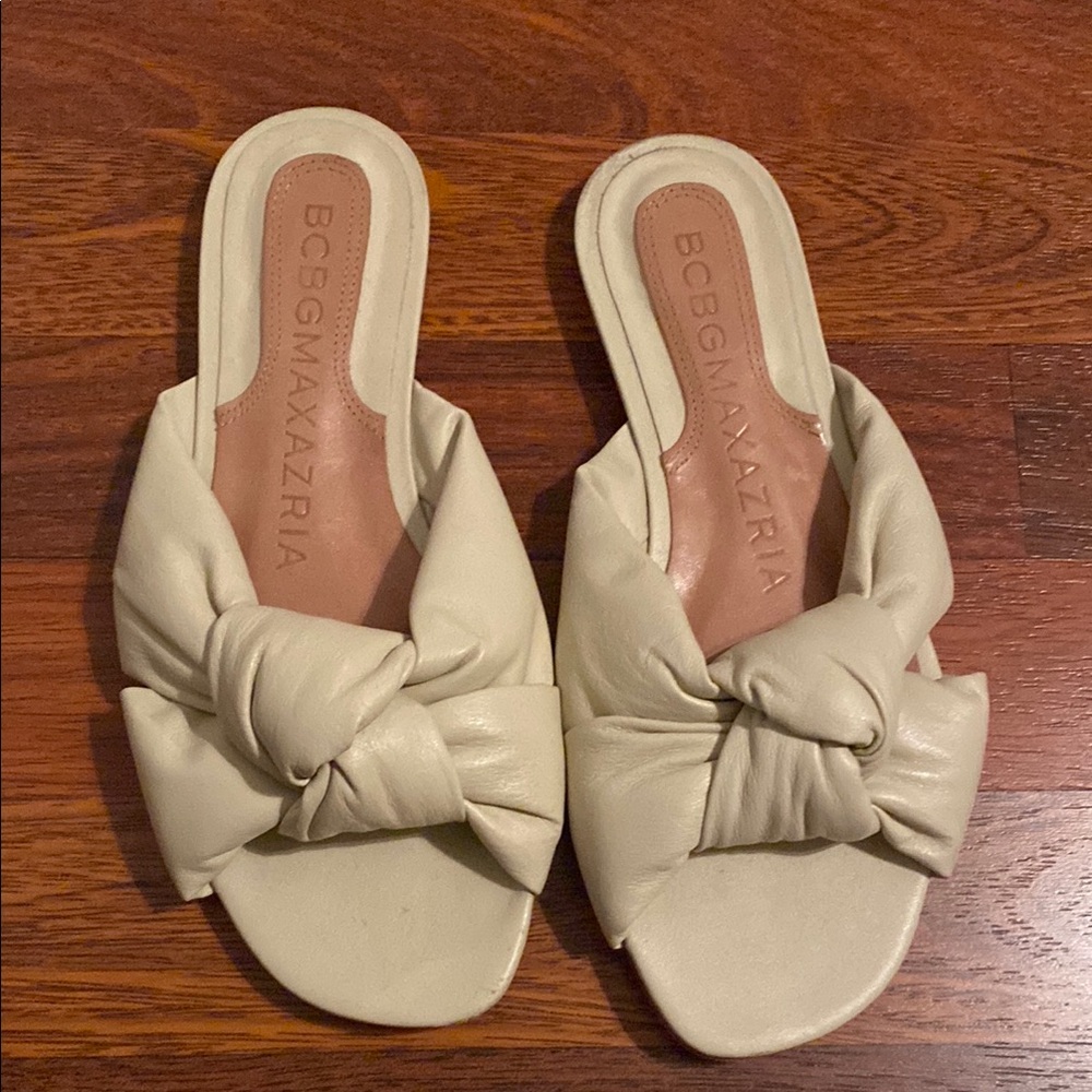 BCBG MAXAZARIA cream knot sandals